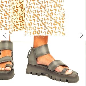 NOWT Platform silhouette Maddox Lug Sole Sandals. EU 9.5.(10.5  inch hill to…